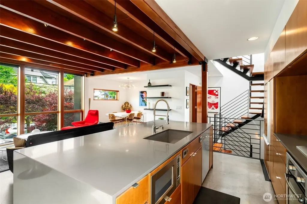 209 12th Ave E Seattle WA 98102