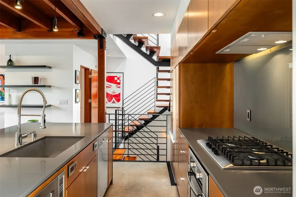 209 12th Ave E Seattle WA 98102