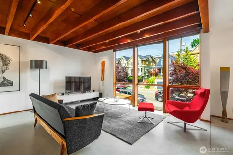 209 12th Ave E Seattle WA 98102
