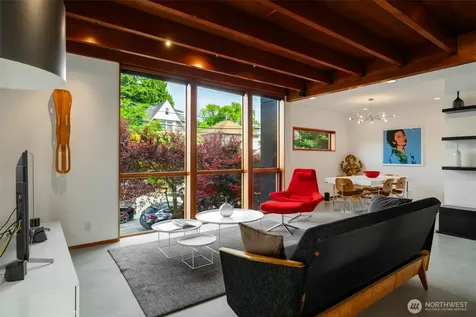 209 12th Ave E Seattle WA 98102