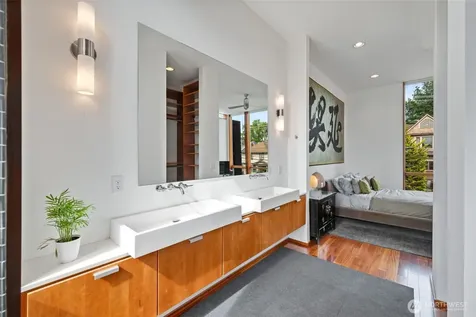 209 12th Ave E Seattle WA 98102