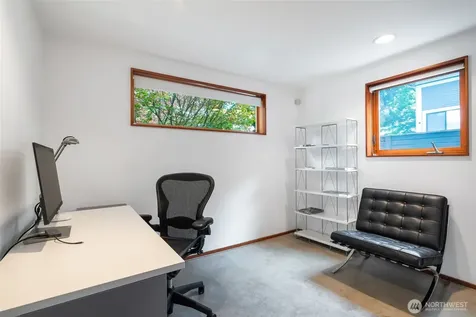 209 12th Ave E Seattle WA 98102