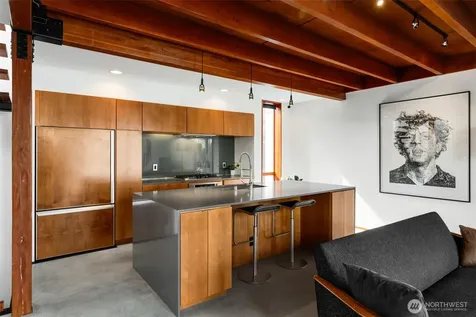 209 12th Ave E Seattle WA 98102