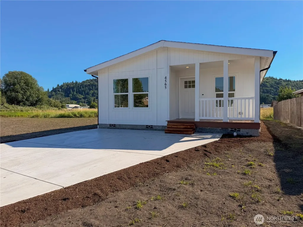 4565 Windemere Street Longview WA 98632