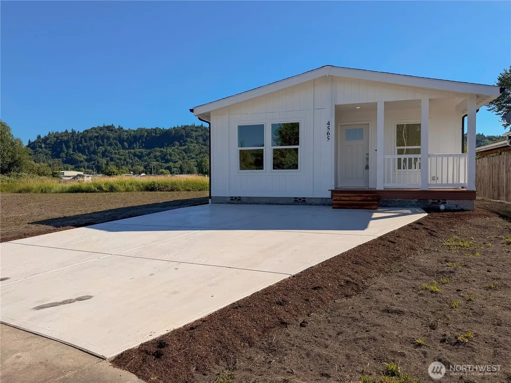 4565 Windemere Street Longview WA 98632
