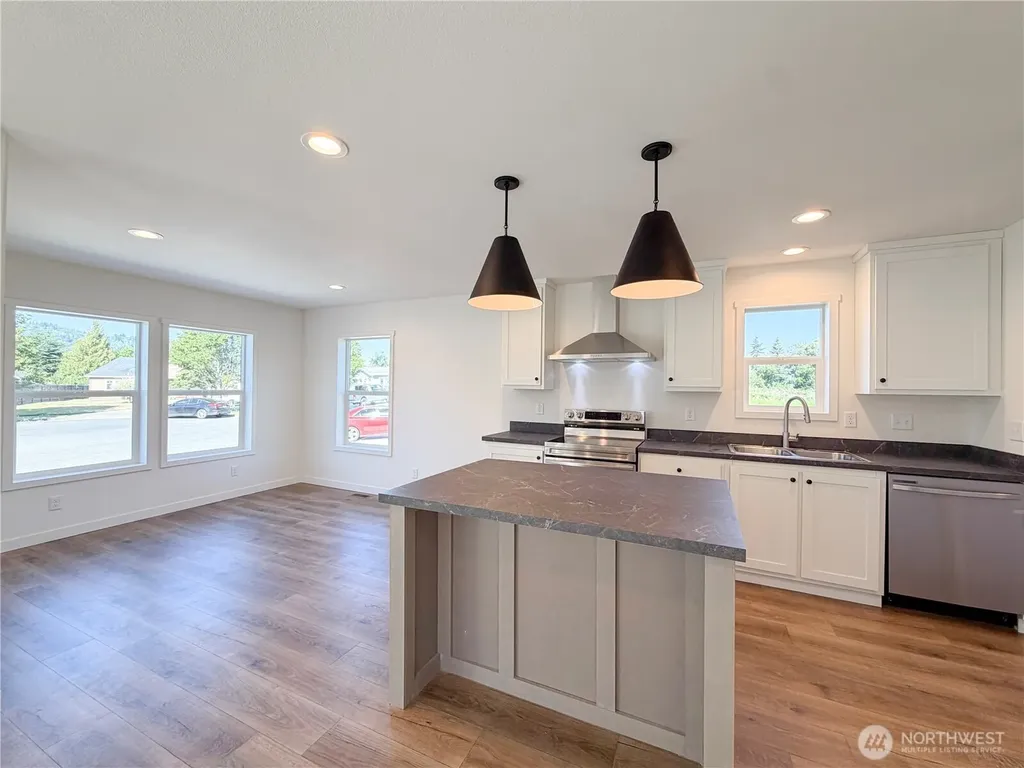 4565 Windemere Street Longview WA 98632
