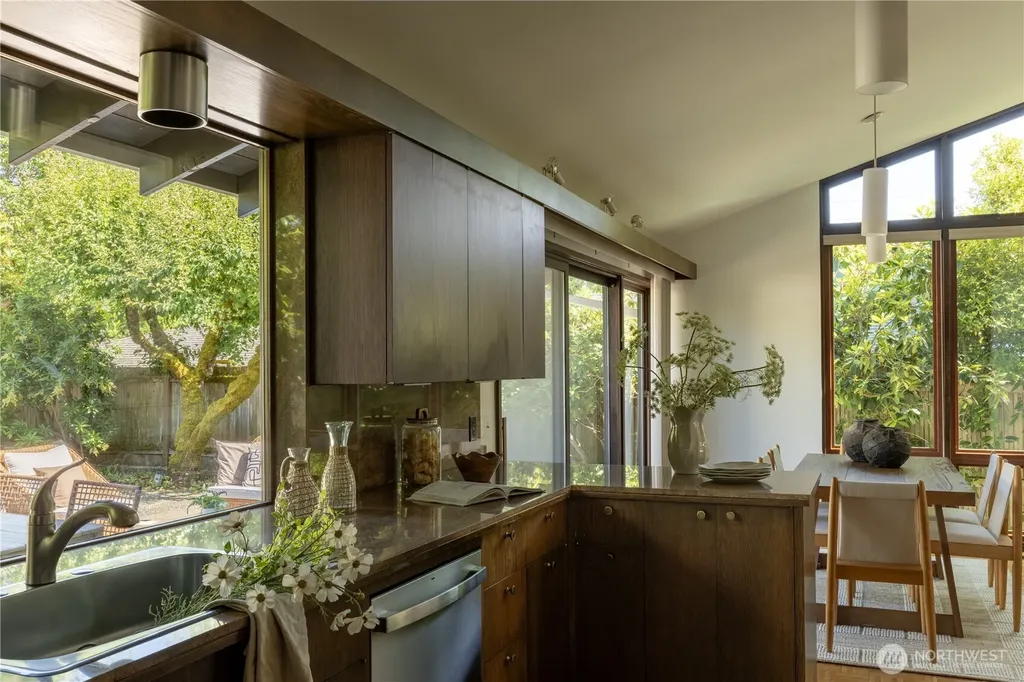 3853 81st Avenue SE Mercer Island WA 98040