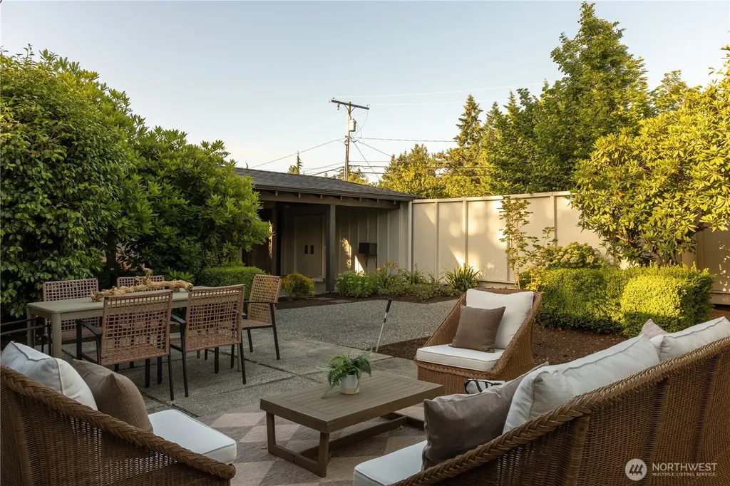 3853 81st Avenue SE Mercer Island WA 98040