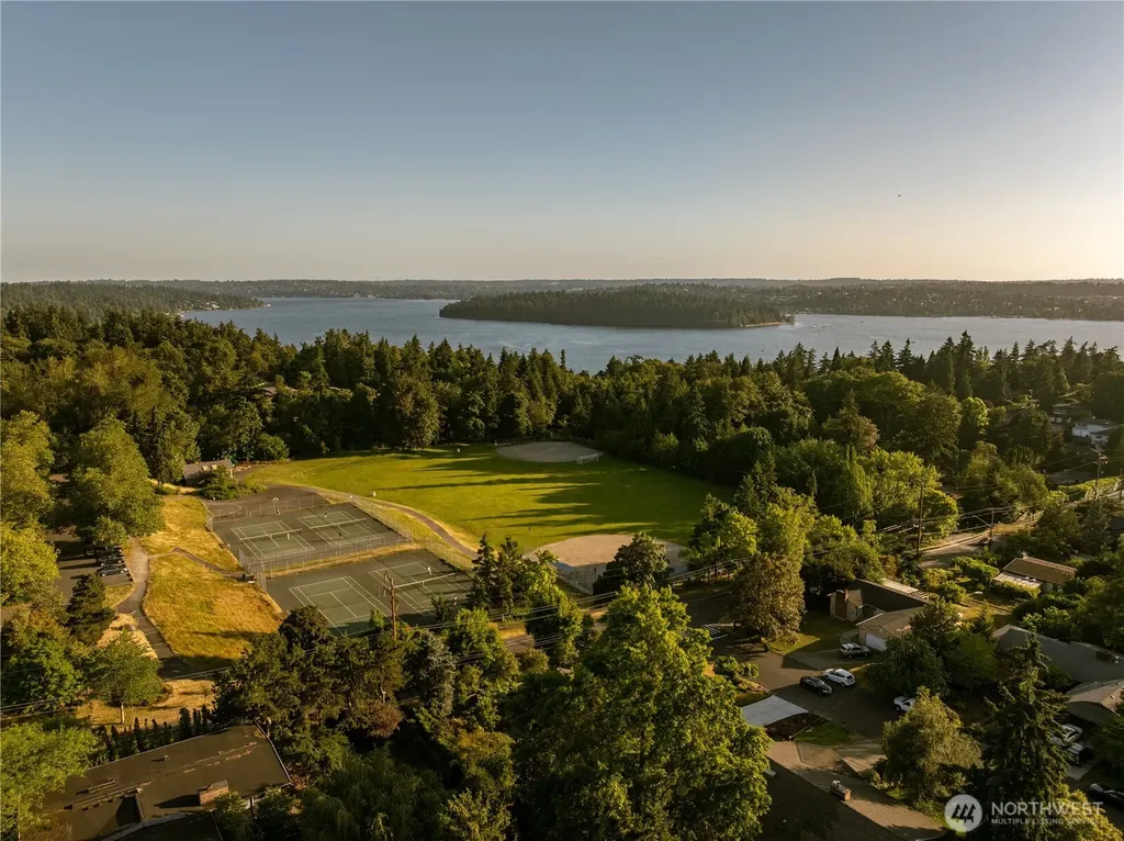 3853 81st Avenue SE Mercer Island WA 98040