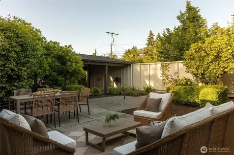 3853 81st Avenue SE Mercer Island WA 98040
