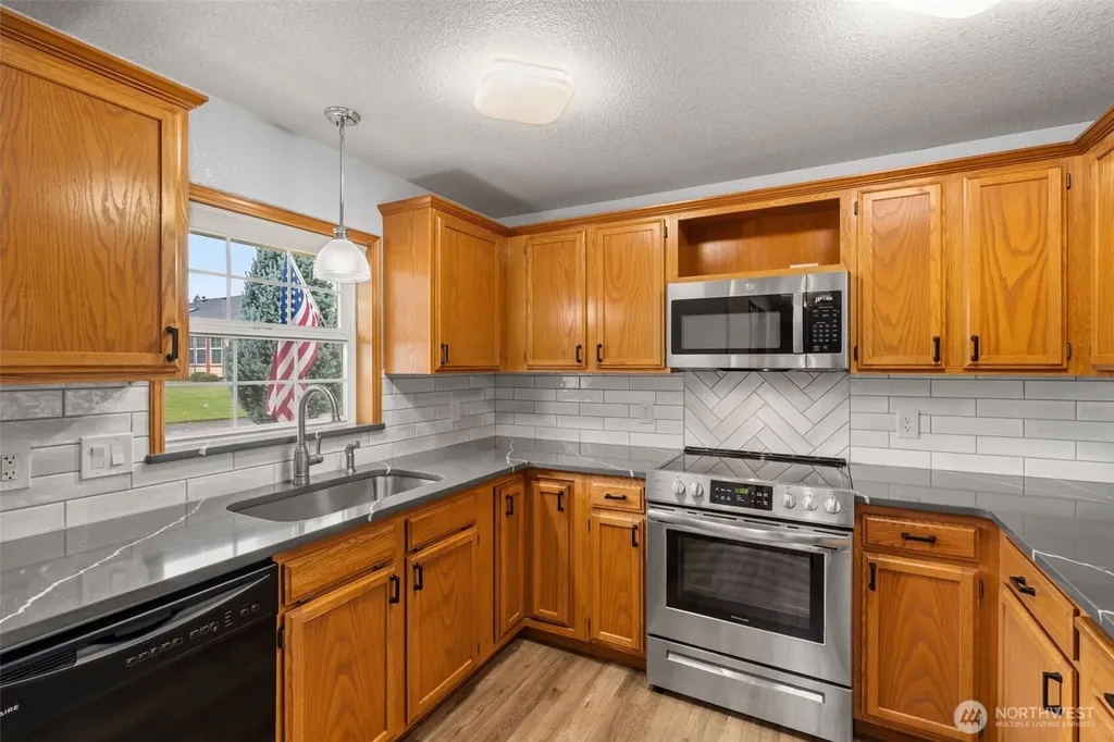 1182 Emerson Lane Centralia WA 98531