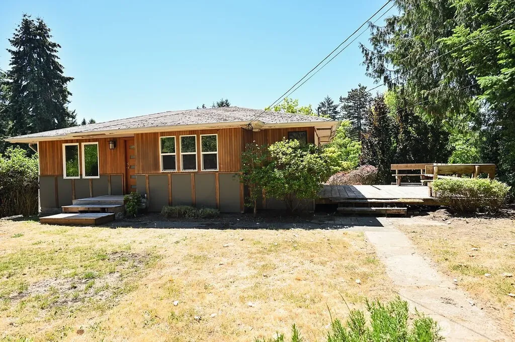 14323 12th Avenue SW Burien WA 98166