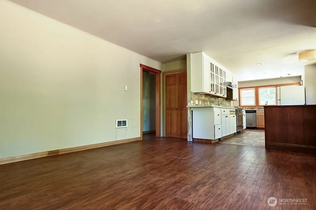 14323 12th Avenue SW Burien WA 98166