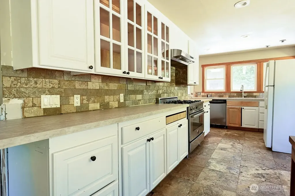 14323 12th Avenue SW Burien WA 98166