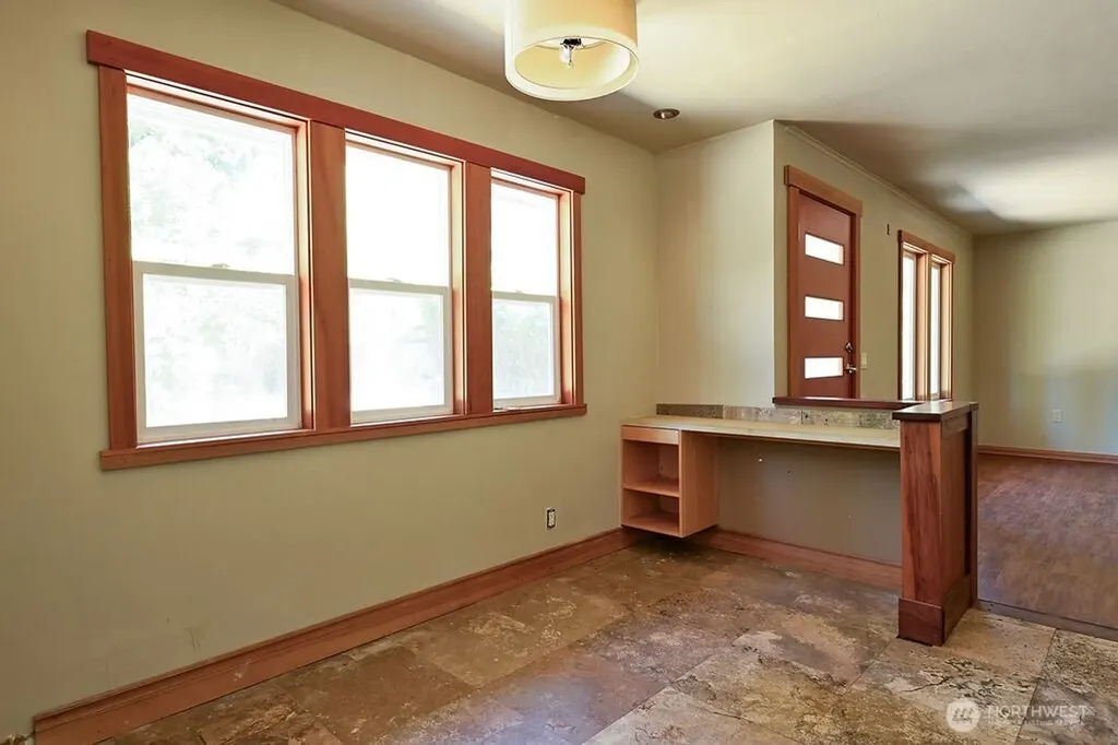 14323 12th Avenue SW Burien WA 98166