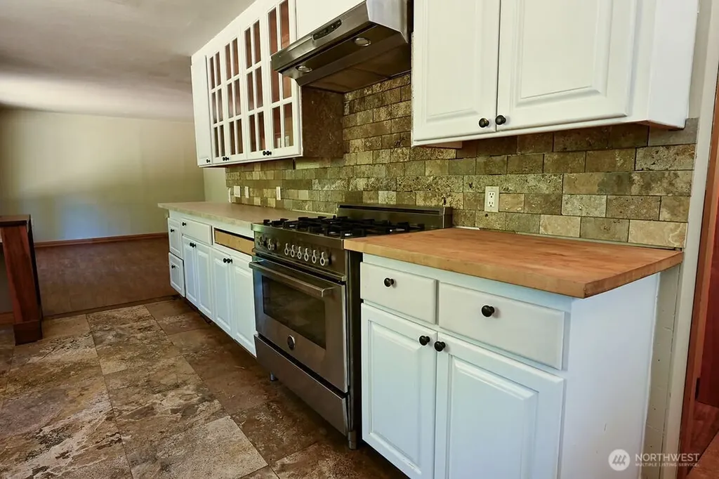 14323 12th Avenue SW Burien WA 98166