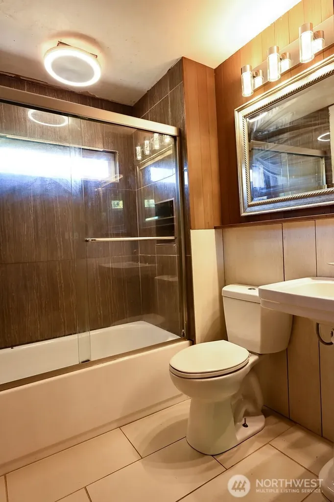 14323 12th Avenue SW Burien WA 98166