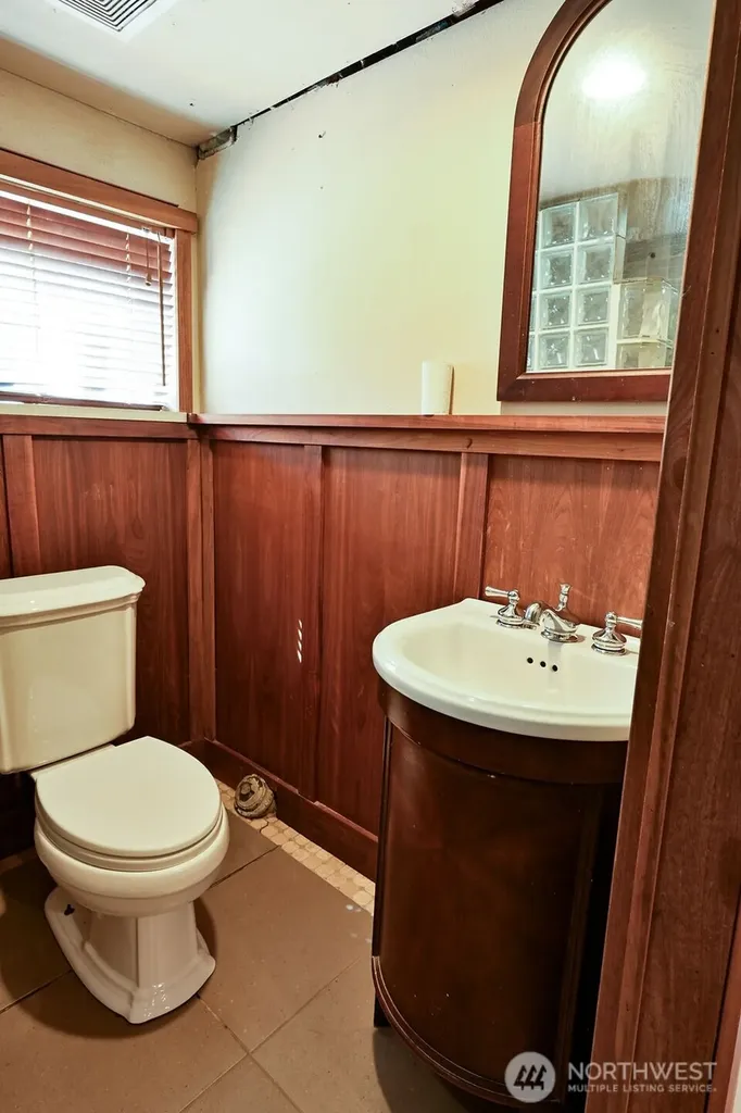 14323 12th Avenue SW Burien WA 98166
