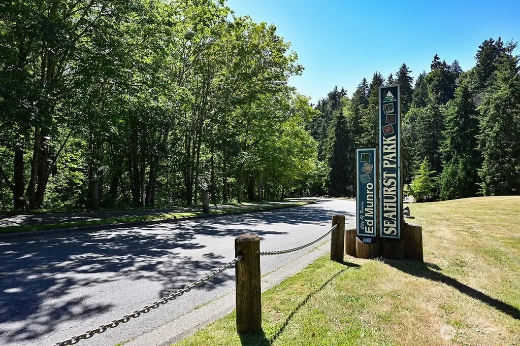 14323 12th Avenue SW Burien WA 98166