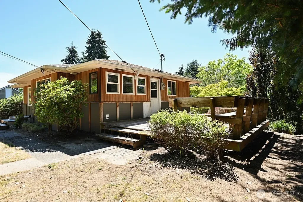 14323 12th Avenue SW Burien WA 98166