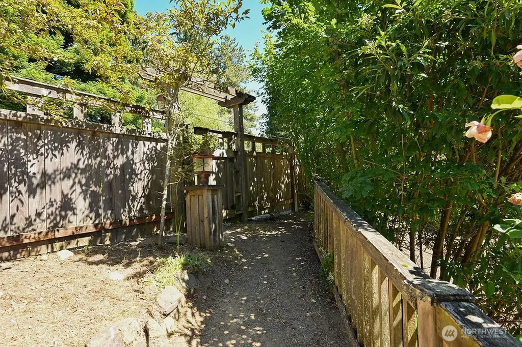 14323 12th Avenue SW Burien WA 98166