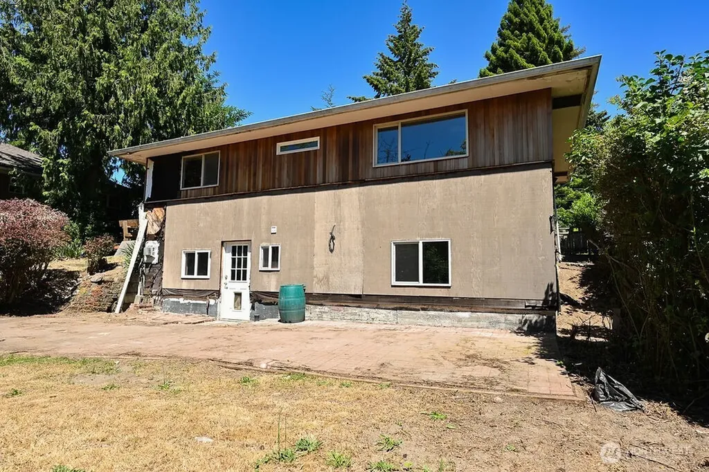 14323 12th Avenue SW Burien WA 98166