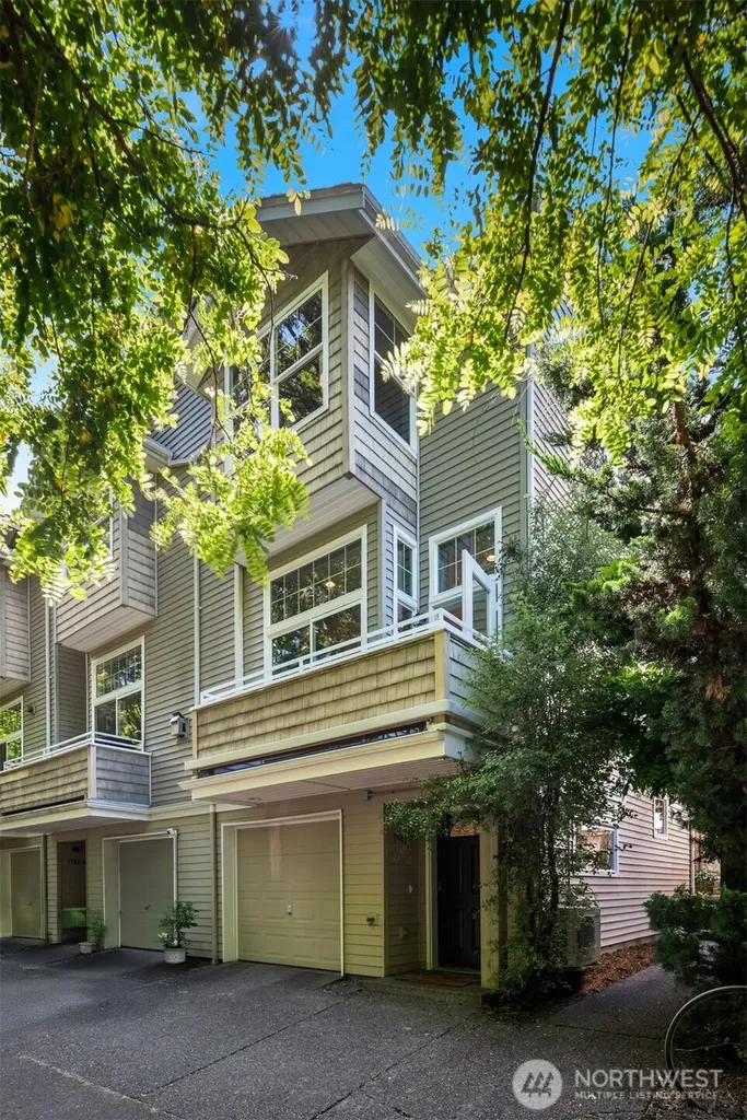 3302 W Government Way Seattle WA 98199