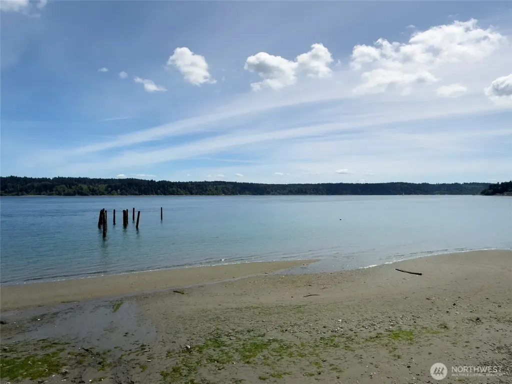 1227 Maplewood Beach Drive NW Gig Harbor WA 98332
