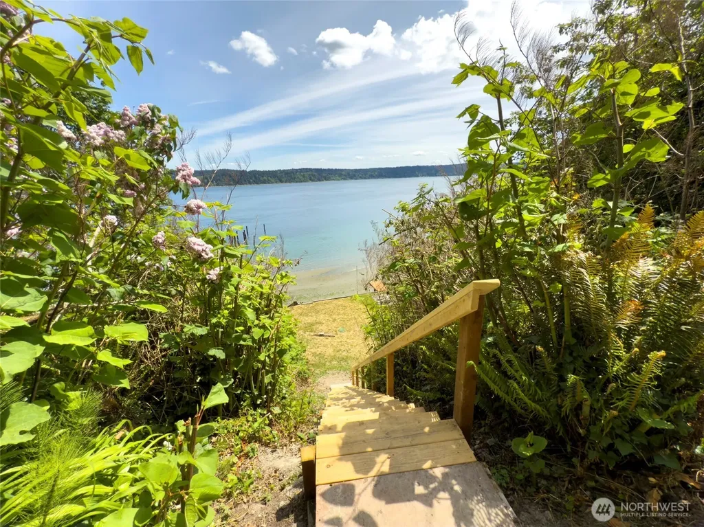 1227 Maplewood Beach Drive NW Gig Harbor WA 98332