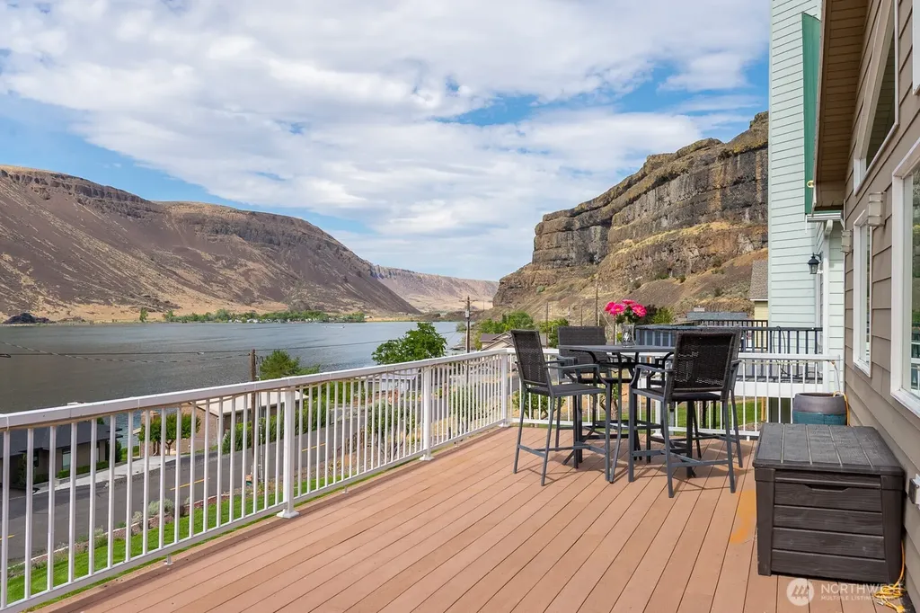 32611 Lakeshore Drive NE Coulee City WA 99115