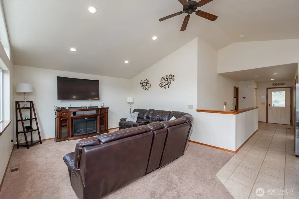 32611 Lakeshore Drive NE Coulee City WA 99115