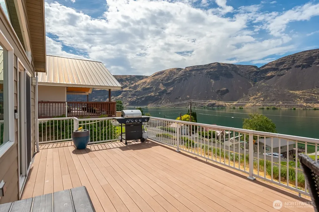 32611 Lakeshore Drive NE Coulee City WA 99115