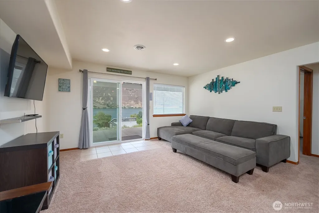 32611 Lakeshore Drive NE Coulee City WA 99115