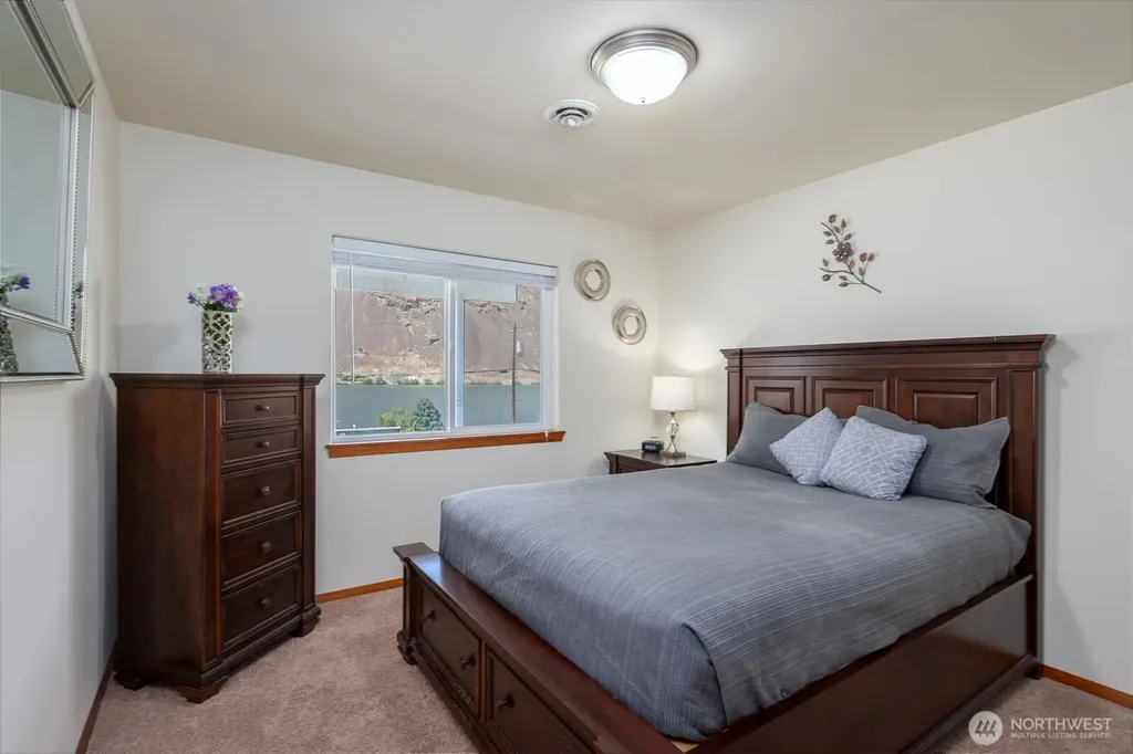 32611 Lakeshore Drive NE Coulee City WA 99115