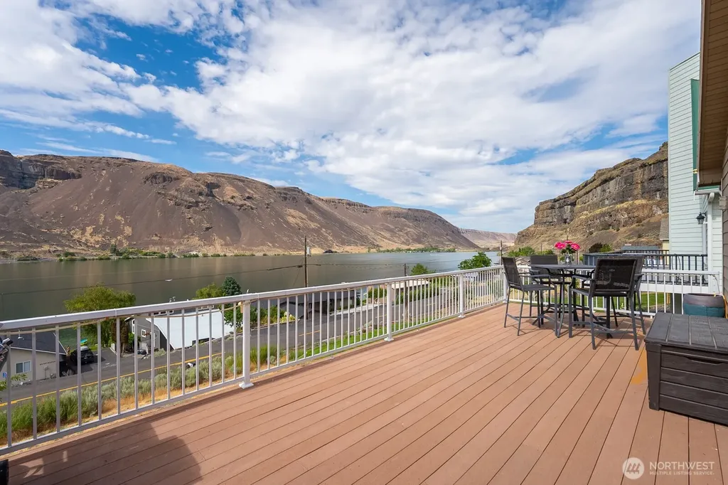 32611 Lakeshore Drive NE Coulee City WA 99115