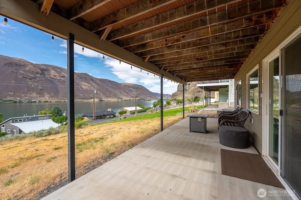 32611 Lakeshore Drive NE Coulee City WA 99115