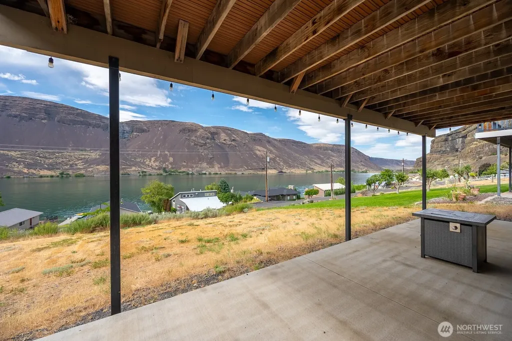 32611 Lakeshore Drive NE Coulee City WA 99115