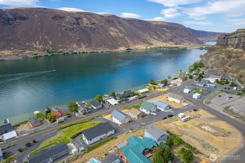 32611 Lakeshore Drive NE Coulee City WA 99115