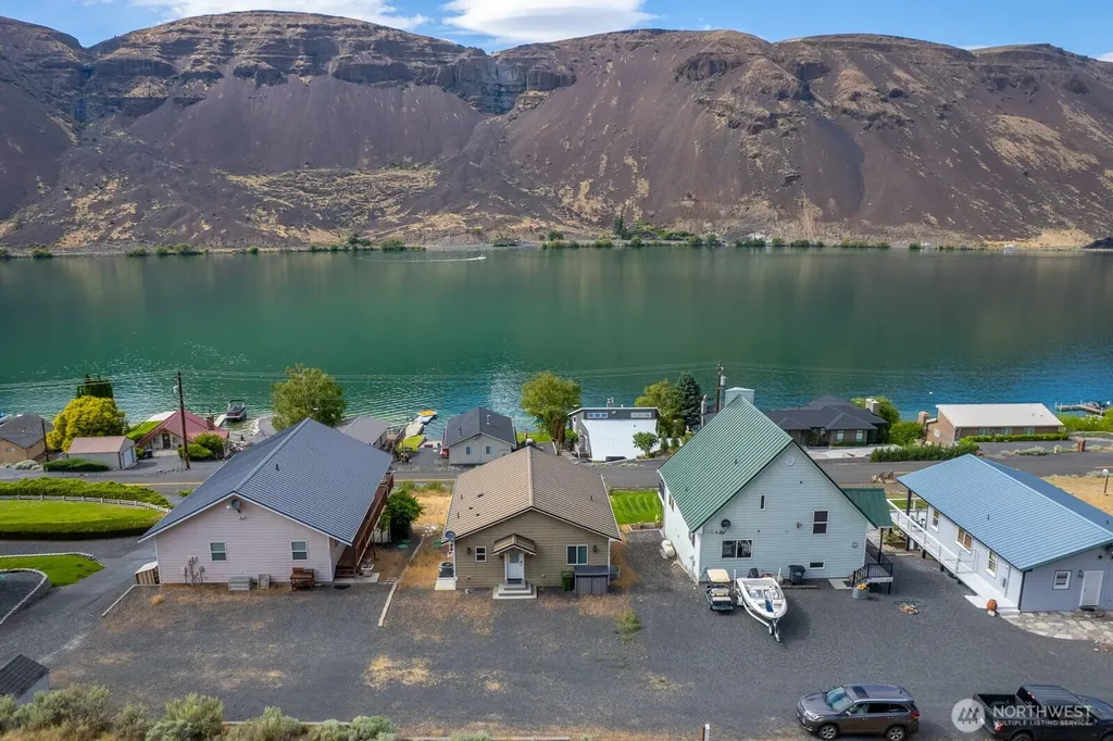 32611 Lakeshore Drive NE Coulee City WA 99115