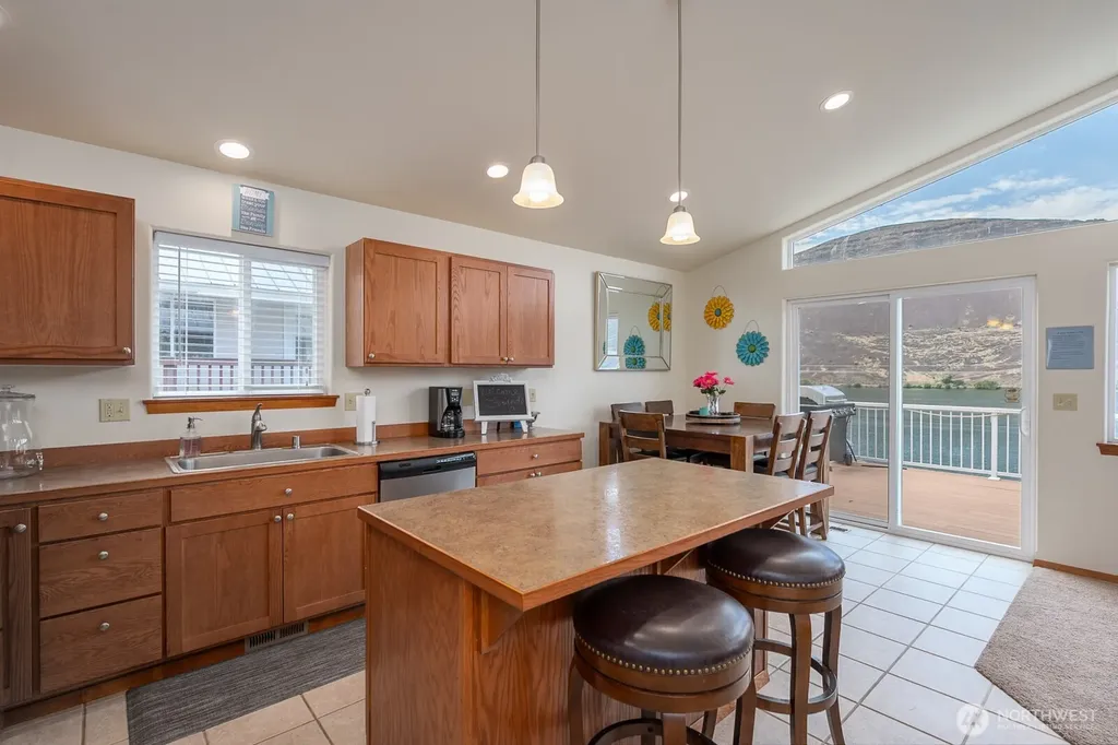 32611 Lakeshore Drive NE Coulee City WA 99115