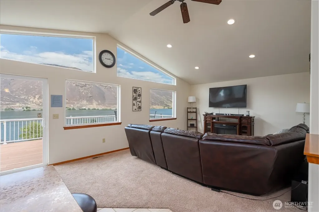 32611 Lakeshore Drive NE Coulee City WA 99115