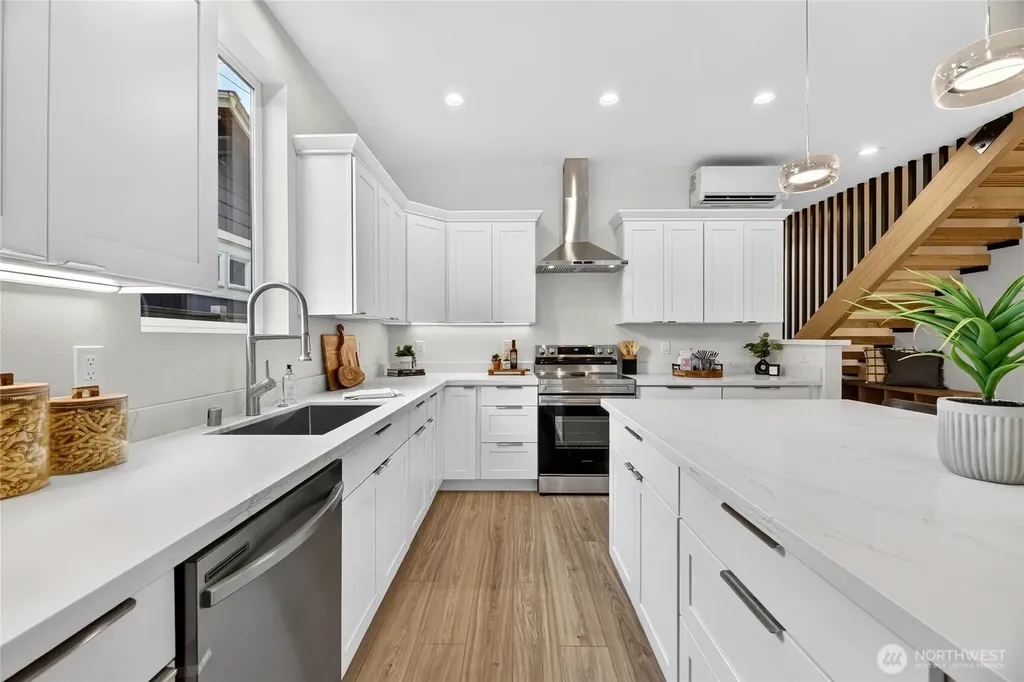 5039 41st Avenue SW Seattle WA 98136