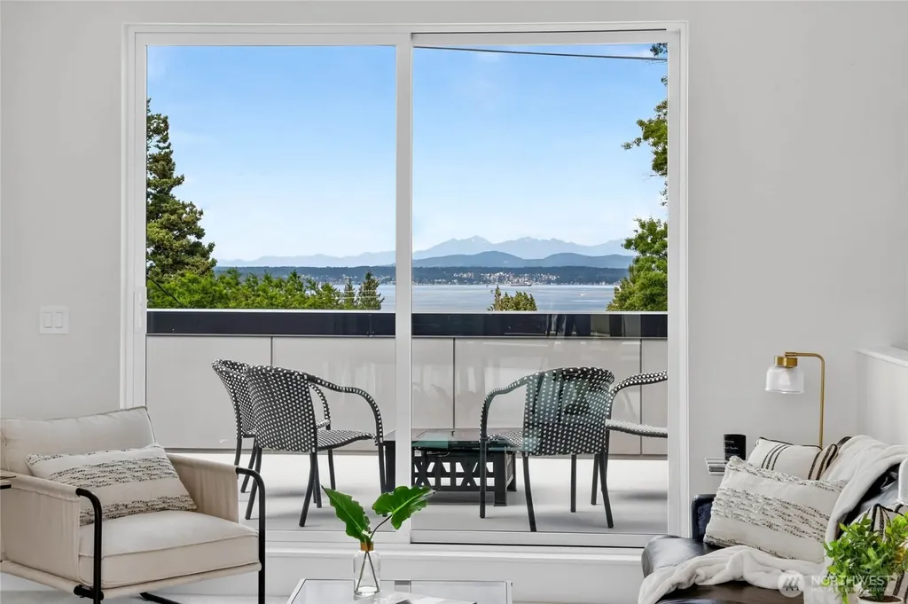 5039 41st Avenue SW Seattle WA 98136