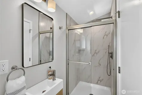 5039 41st Avenue SW Seattle WA 98136