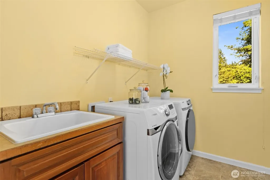 1756 Monroe Avenue NE Renton WA 98056