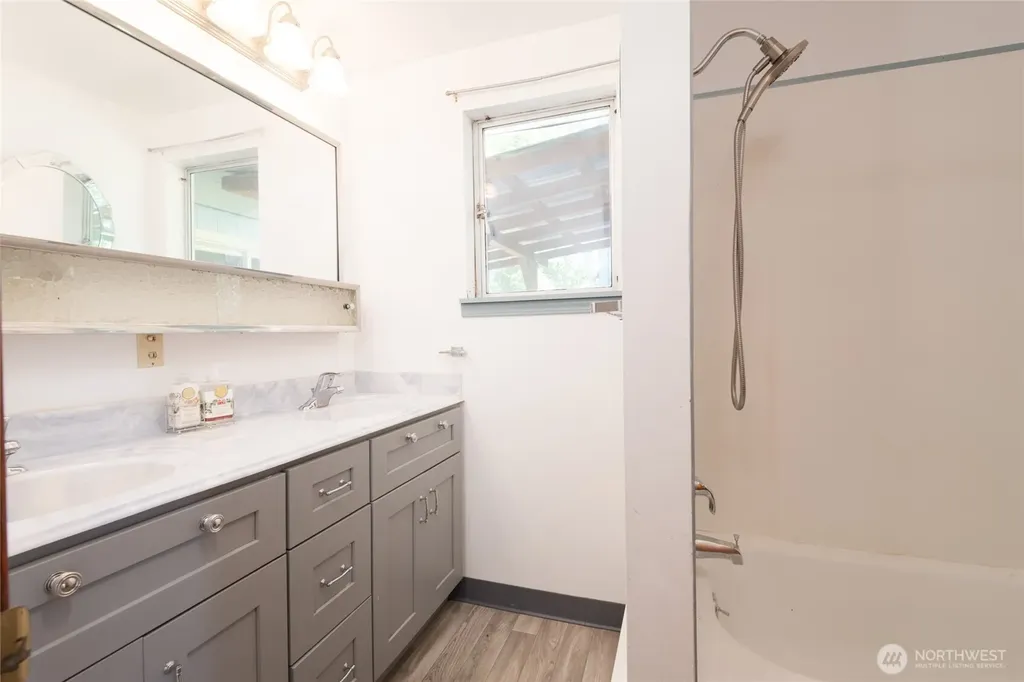 14808 Larch Way Lynnwood WA 98087