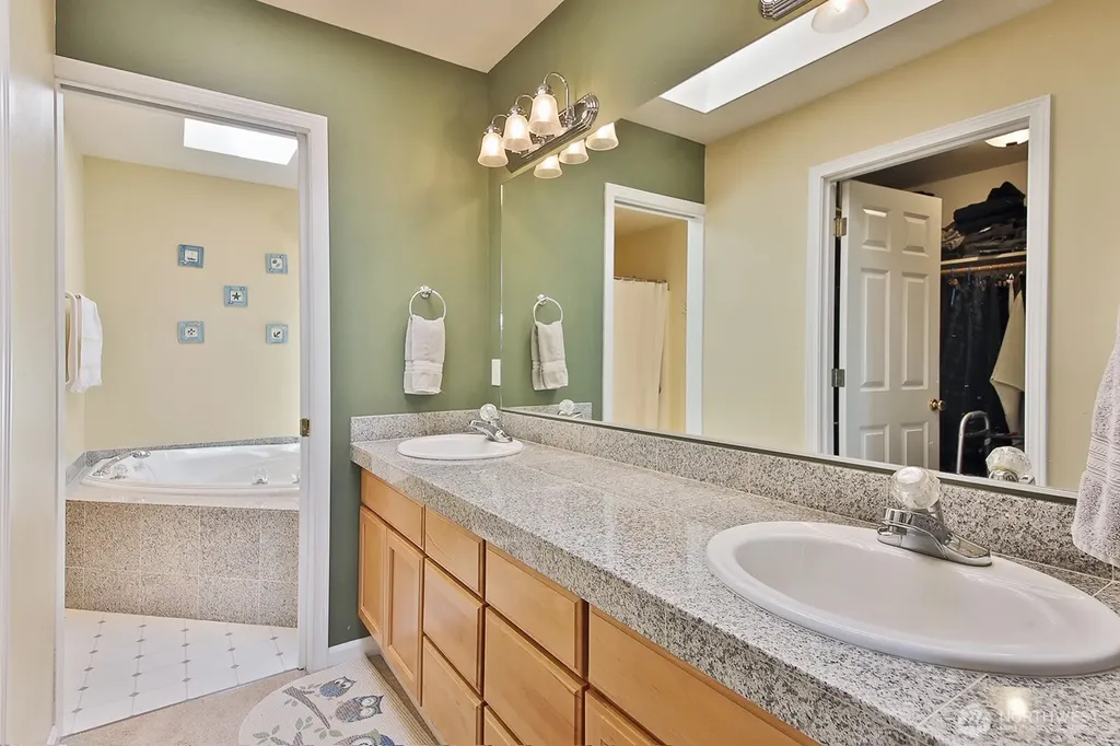1383 Joseph Lane Freeland WA 98249
