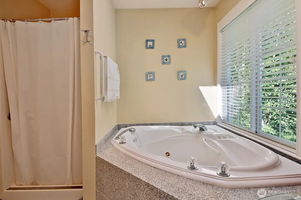 1383 Joseph Lane Freeland WA 98249