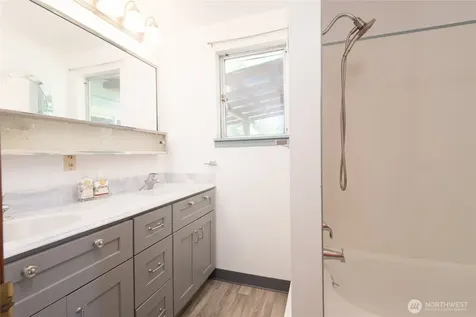 14808 Larch Way Lynnwood WA 98087