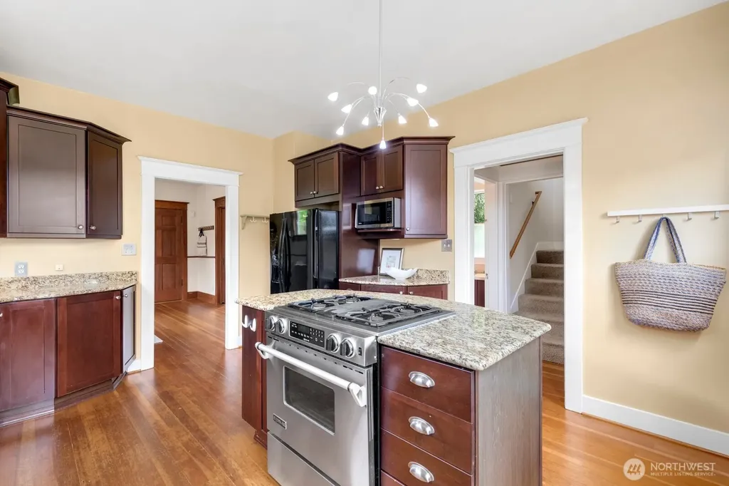 4611 34th Avenue W Seattle WA 98199